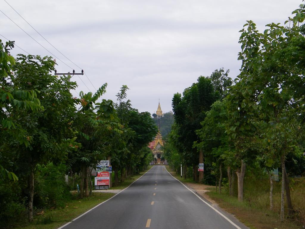 Banmon Makok Hotel Ban Makok Bagian luar foto